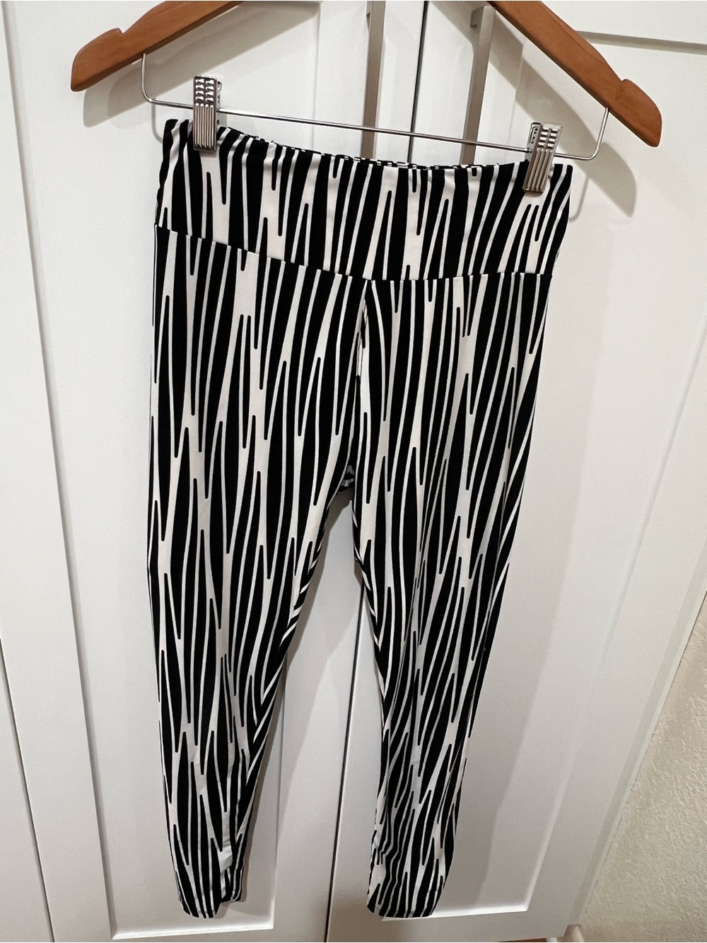 LuLaRoe Black and White Striped Leggings
